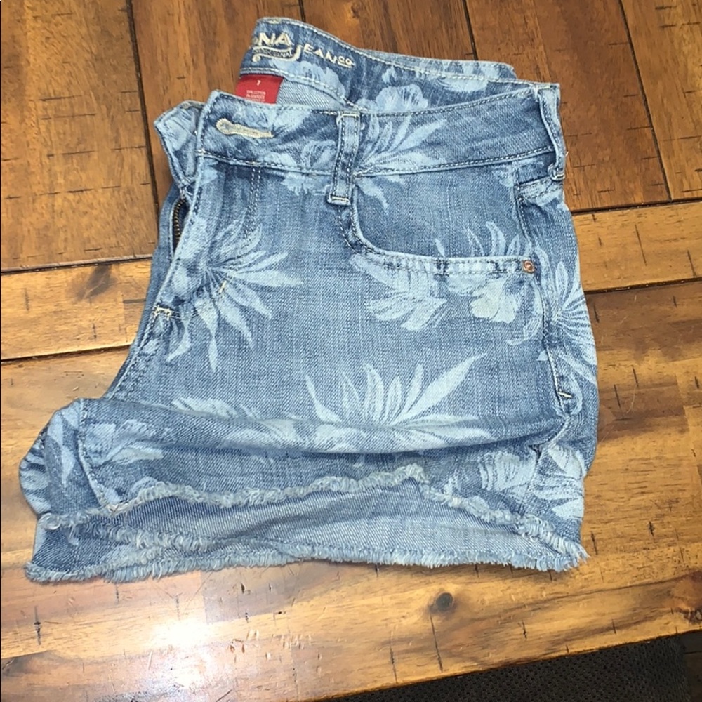 Plant print jean shorts
